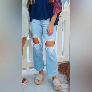 Selling this AMAZING pair of denim!